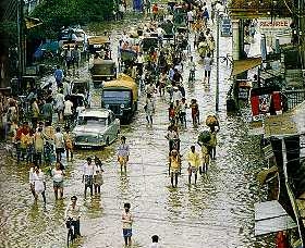 Weerhuisje.eu - Lokale Winden - ZeSteden in het noorden van India, zoals Calcutta, staan na een moessonregen vaak onder water